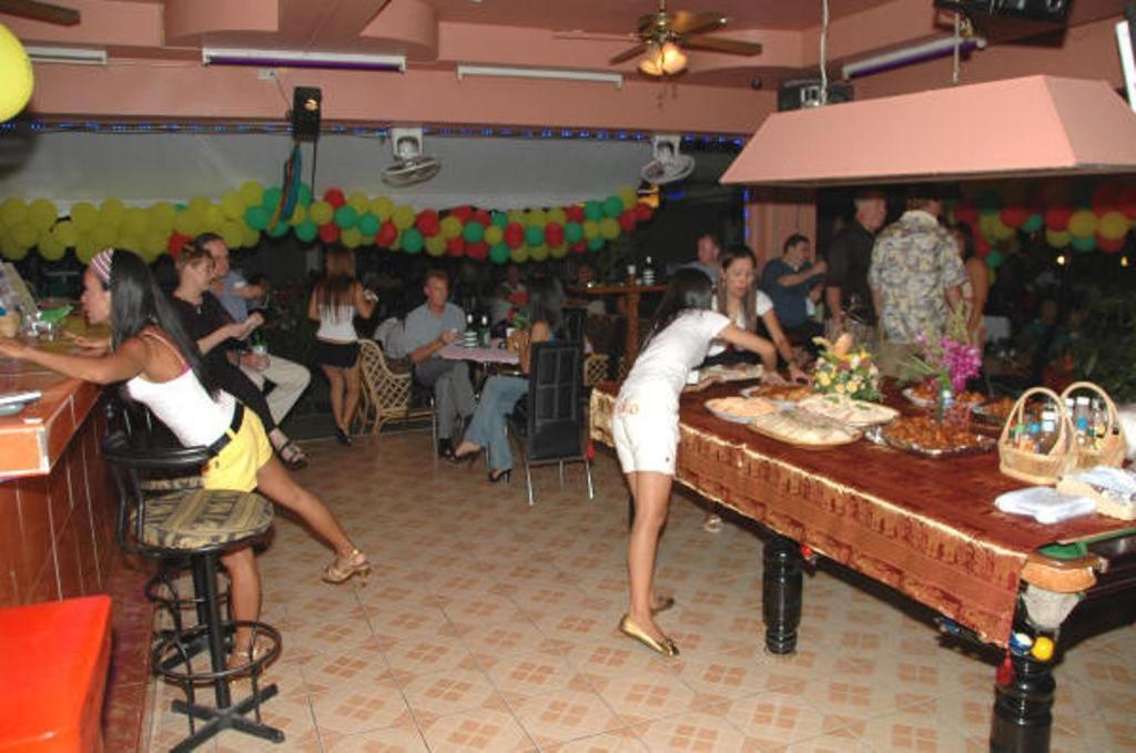 Billabong Hotel Pattaya Exterior foto